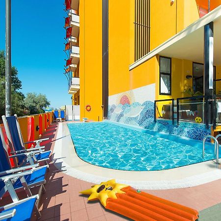 Viva Beach Hotel Rímini Exterior foto